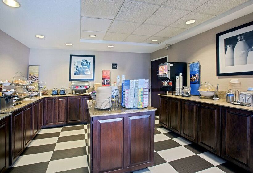 هتل Hampton Inn West Springfield
