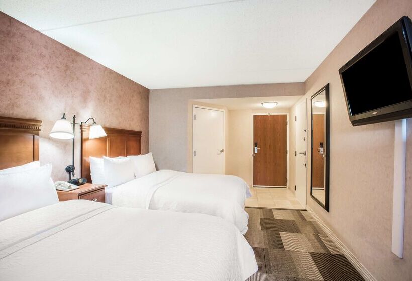 בית מלון כפרי Hampton Inn West Springfield