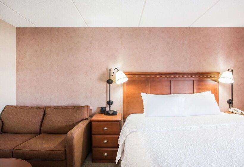هتل Hampton Inn West Springfield