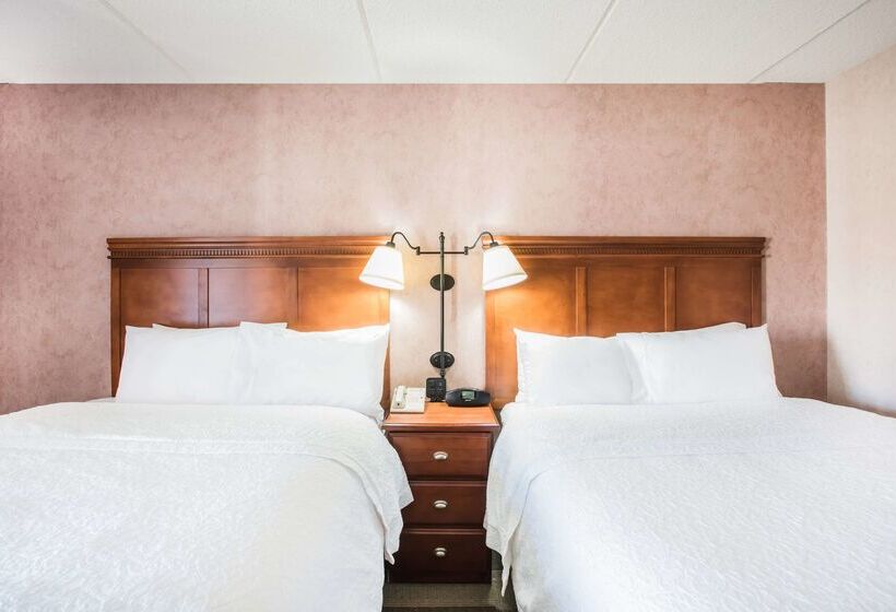 בית מלון כפרי Hampton Inn West Springfield