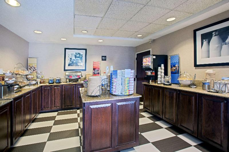 בית מלון כפרי Hampton Inn West Springfield