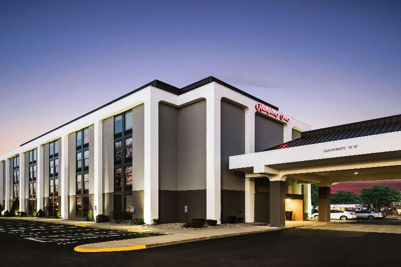 هتل Hampton Inn West Springfield
