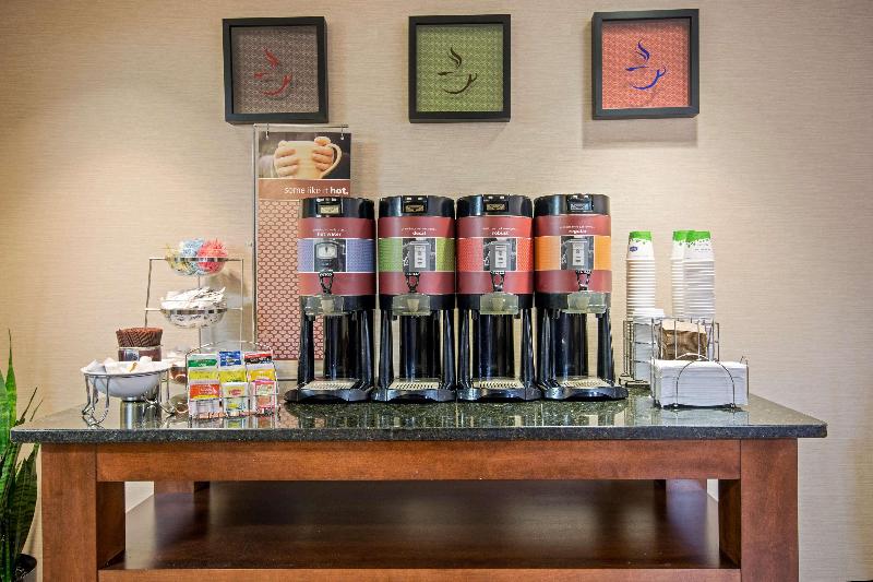 هتل Hampton Inn West Springfield