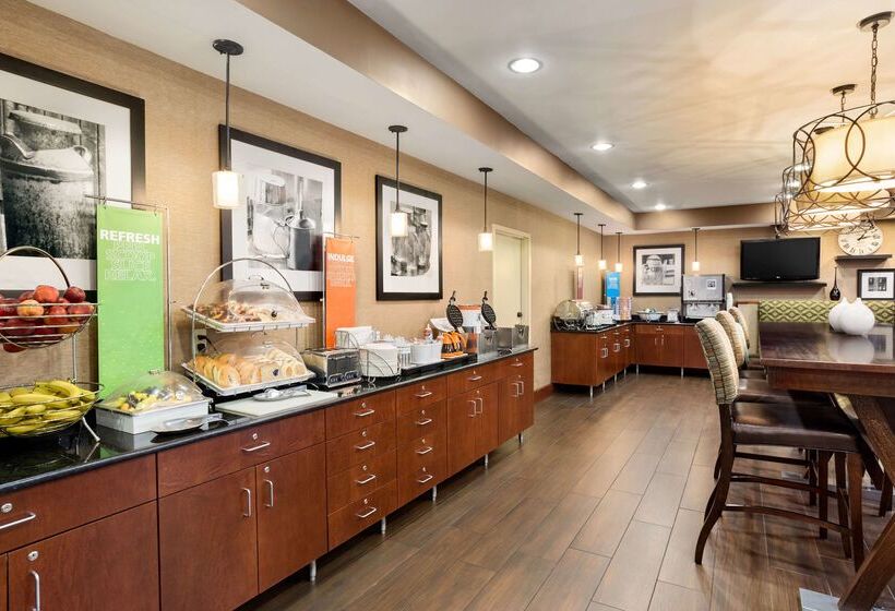 Отель Hampton Inn Wichitaeast