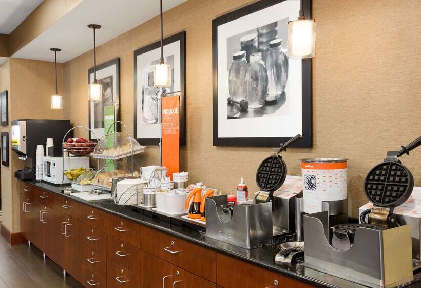 Отель Hampton Inn Wichitaeast