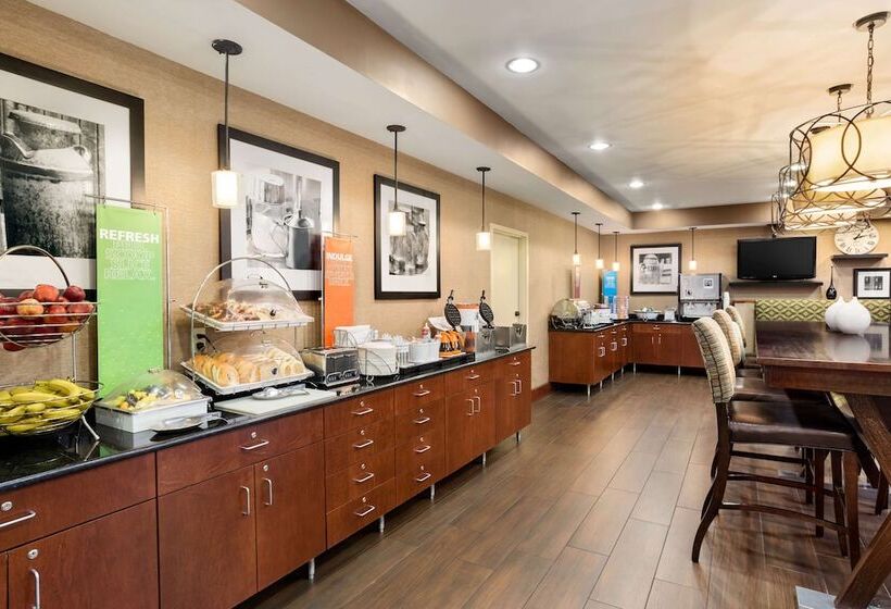 Отель Hampton Inn Wichitaeast