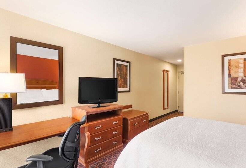 Отель Hampton Inn Wichitaeast