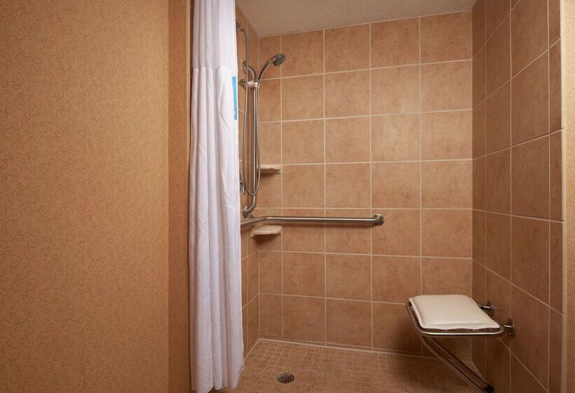 فندق Hampton Inn By Hilton Youngstown West I 80