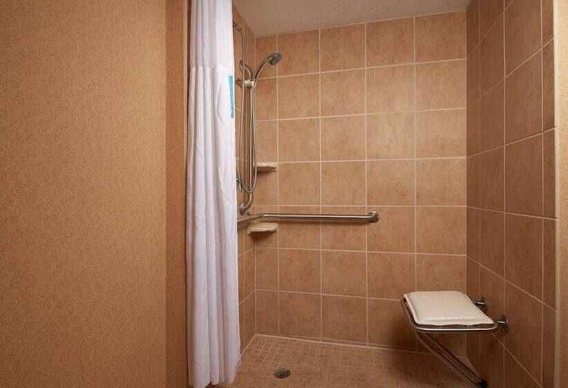 فندق Hampton Inn By Hilton Youngstown West I 80