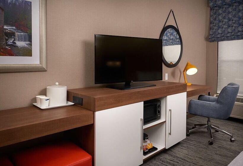 فندق Hampton Inn By Hilton Youngstown West I 80