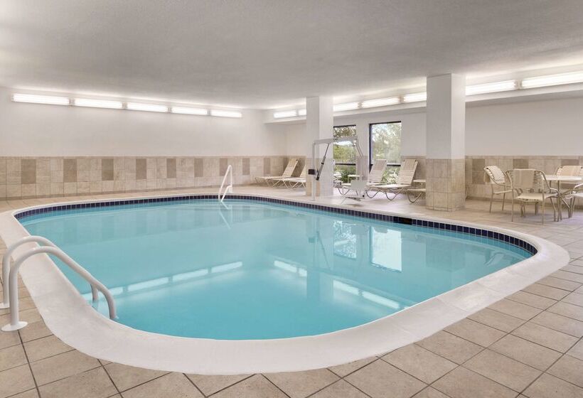 בית מלון כפרי Hampton Inn Zanesville