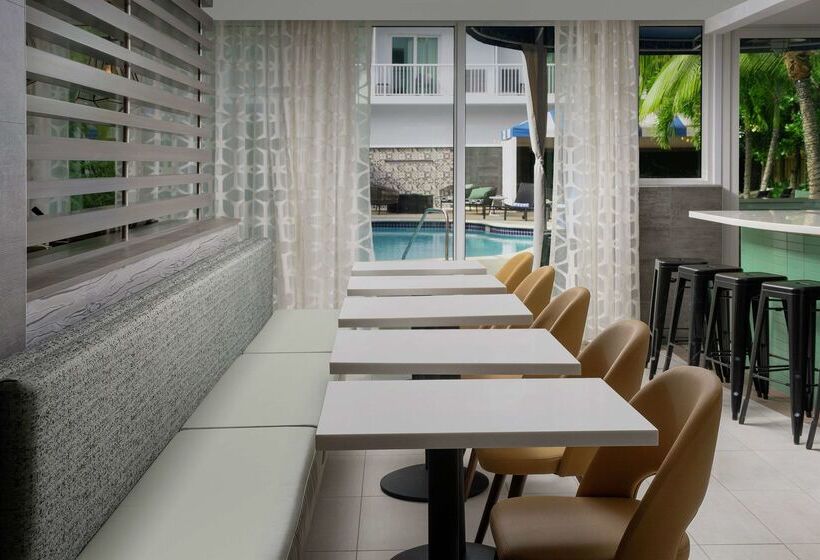 בית מלון כפרי Hilton Garden Inn Miami Brickell South