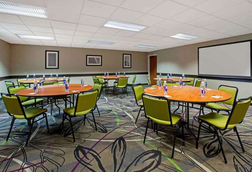 酒店 La Quinta Inn & Suites By Wyndham Detroit Metro Airport