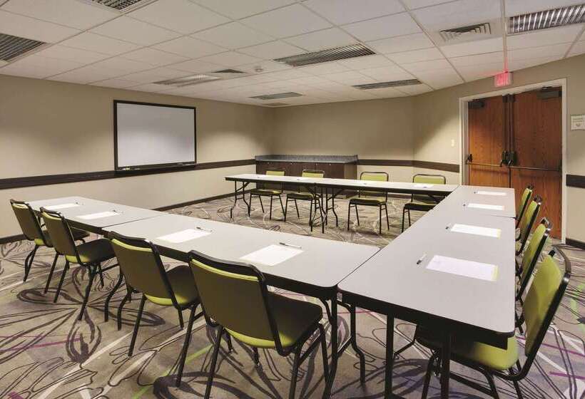 酒店 La Quinta Inn & Suites By Wyndham Detroit Metro Airport