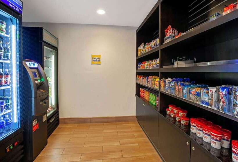 酒店 La Quinta Inn & Suites By Wyndham Detroit Metro Airport