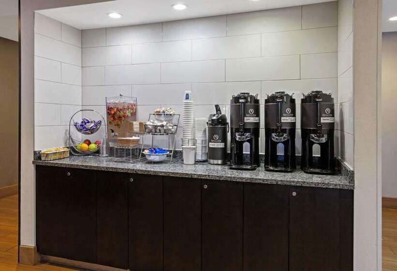 酒店 La Quinta Inn & Suites By Wyndham Detroit Metro Airport