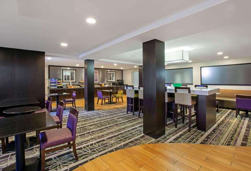 酒店 La Quinta Inn & Suites By Wyndham Detroit Metro Airport
