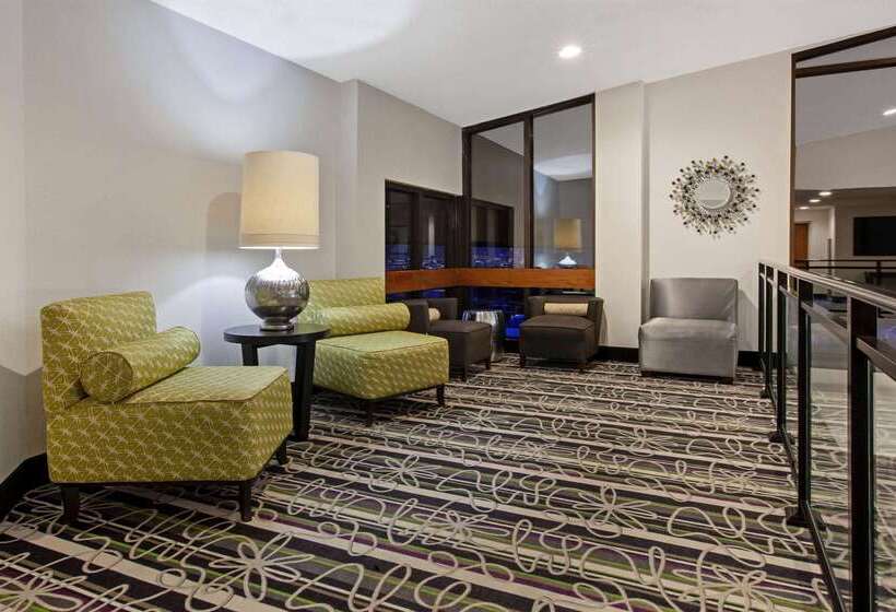 酒店 La Quinta Inn & Suites By Wyndham Detroit Metro Airport