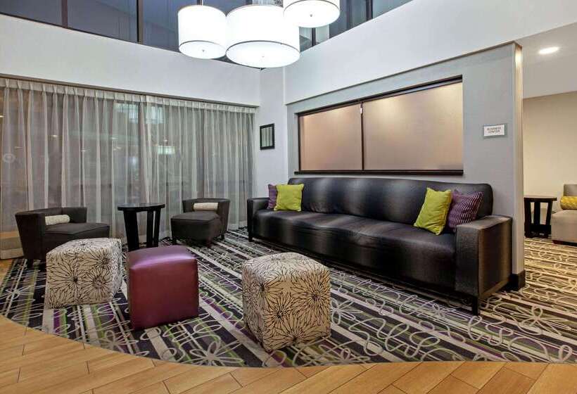 酒店 La Quinta Inn & Suites By Wyndham Detroit Metro Airport