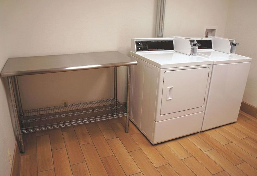 酒店 La Quinta Inn & Suites By Wyndham Detroit Metro Airport