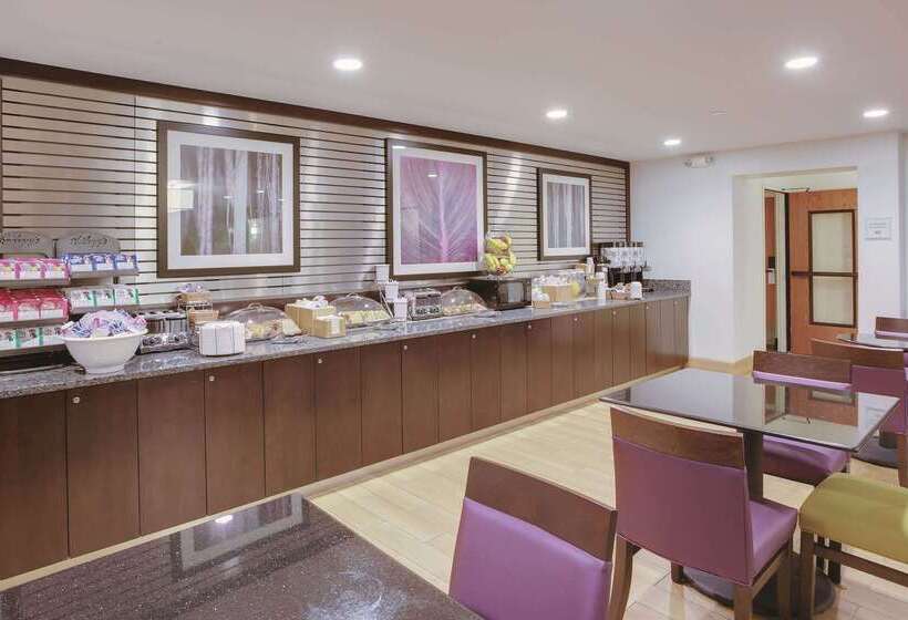 酒店 La Quinta Inn & Suites By Wyndham Detroit Metro Airport