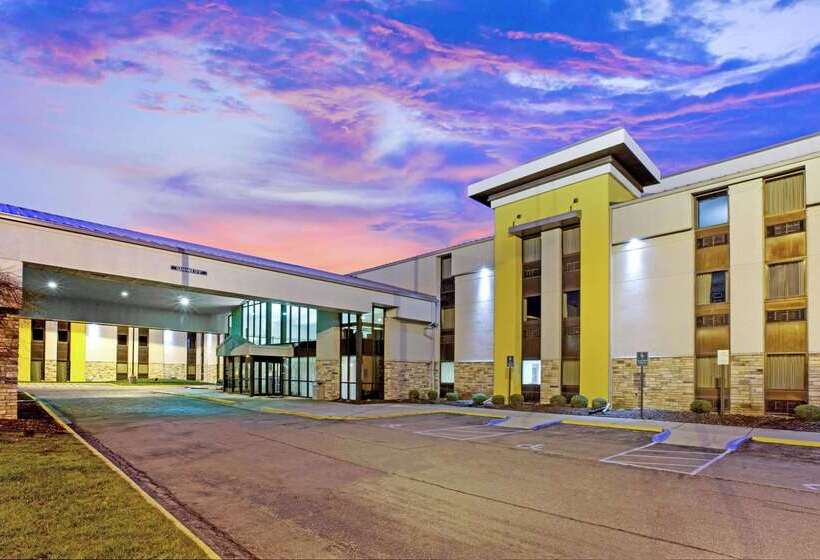 酒店 La Quinta Inn & Suites By Wyndham Detroit Metro Airport