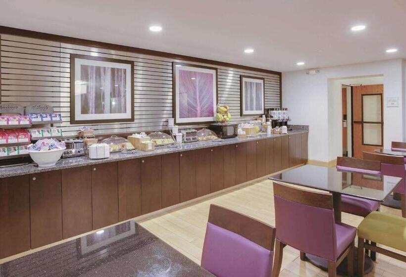 酒店 La Quinta Inn & Suites By Wyndham Detroit Metro Airport