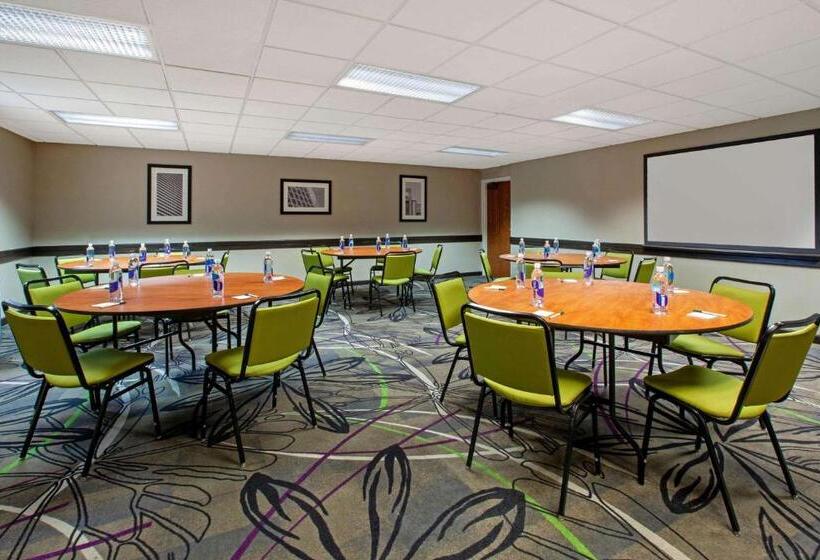 酒店 La Quinta Inn & Suites By Wyndham Detroit Metro Airport