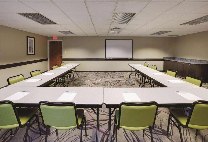 酒店 La Quinta Inn & Suites By Wyndham Detroit Metro Airport