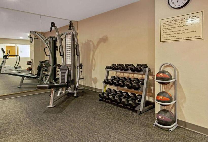 酒店 La Quinta Inn & Suites By Wyndham Detroit Metro Airport