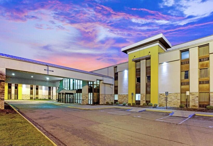 酒店 La Quinta Inn & Suites By Wyndham Detroit Metro Airport