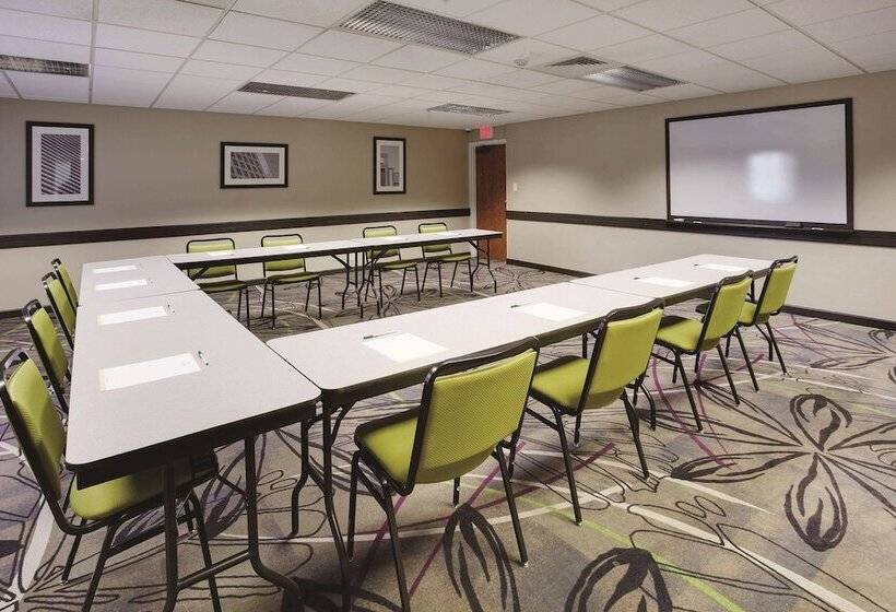 酒店 La Quinta Inn & Suites By Wyndham Detroit Metro Airport