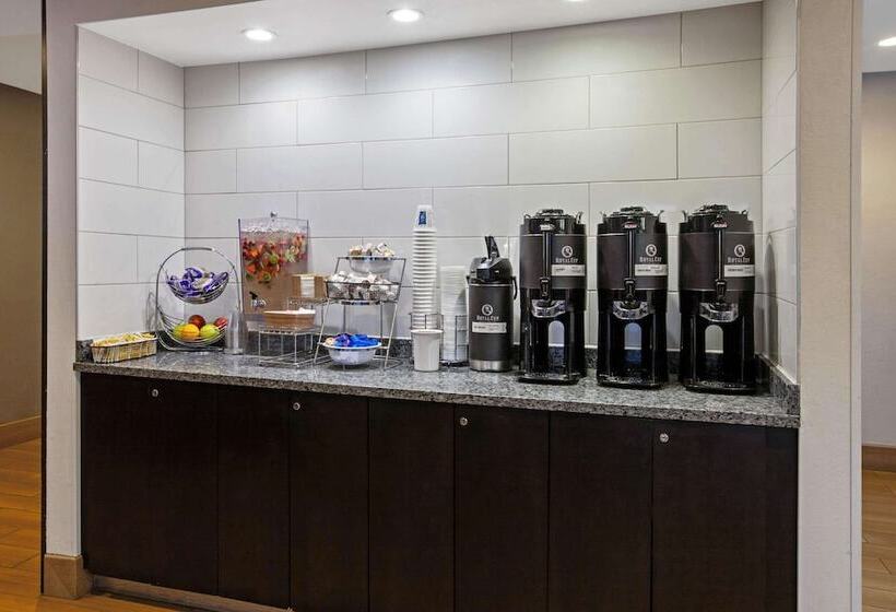 酒店 La Quinta Inn & Suites By Wyndham Detroit Metro Airport