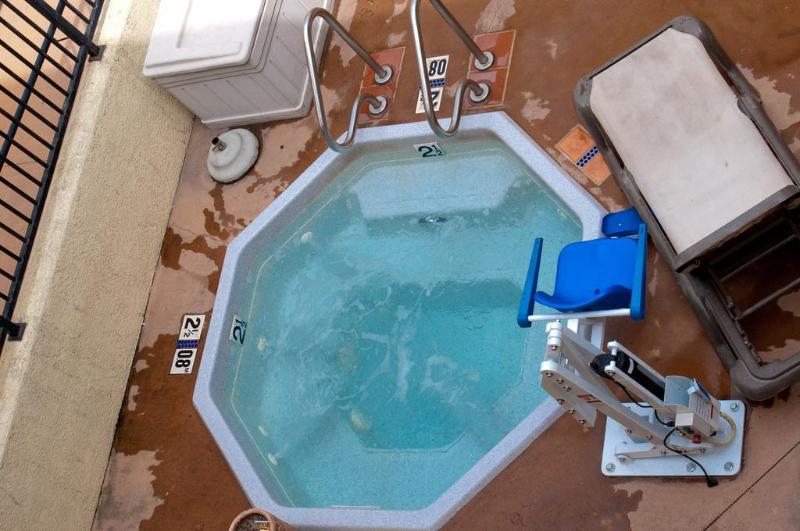 فندق Lamplighter Inn & Suites