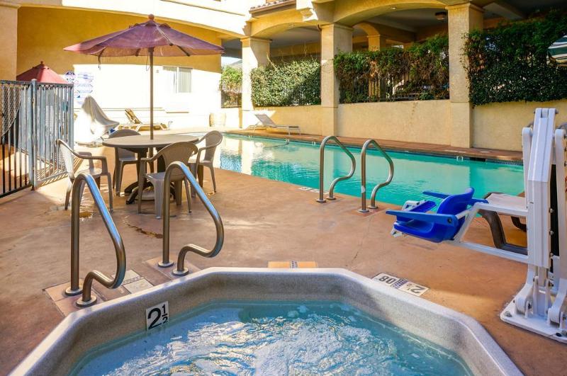 فندق Lamplighter Inn & Suites