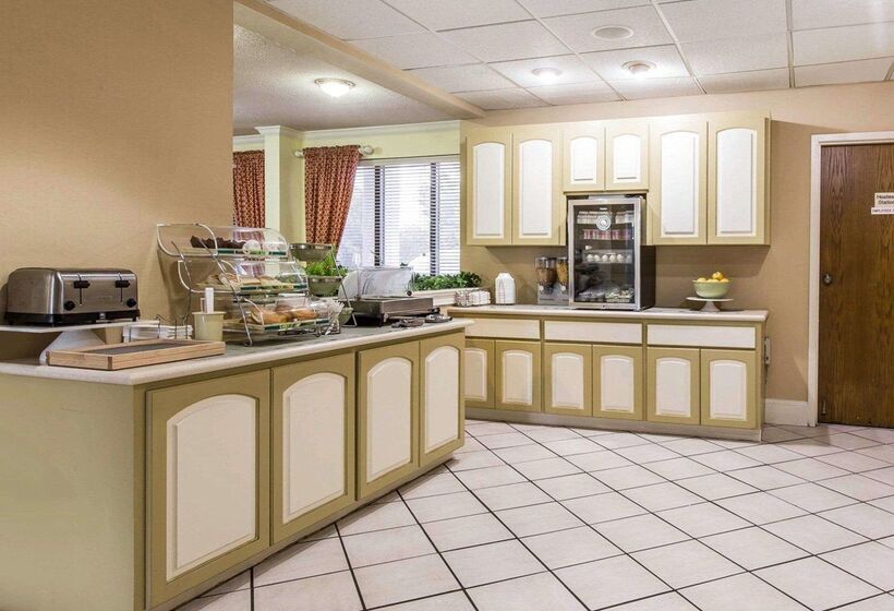هتل Quality Inn At The Mall  Valdosta