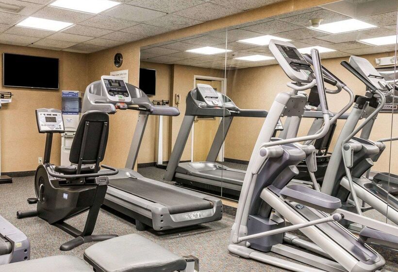 בית מלון כפרי Quality Inn Auburn Hills   Detroit North