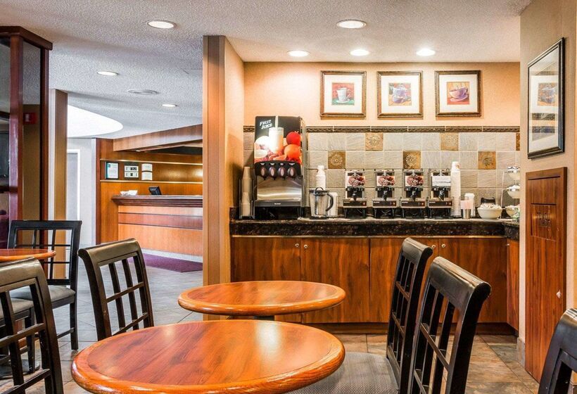 בית מלון כפרי Quality Inn Auburn Hills   Detroit North