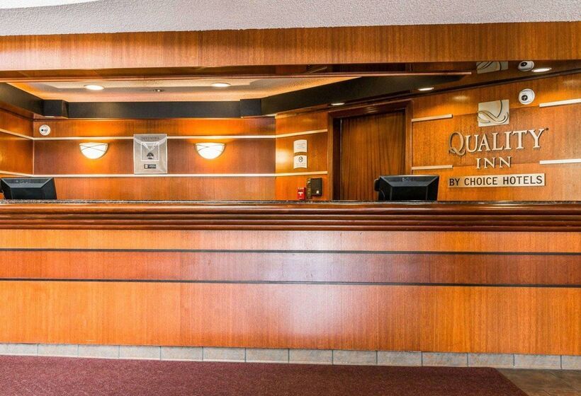 בית מלון כפרי Quality Inn Auburn Hills   Detroit North