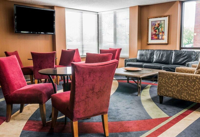 בית מלון כפרי Quality Inn Auburn Hills   Detroit North