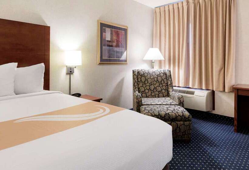 בית מלון כפרי Quality Inn Auburn Hills   Detroit North