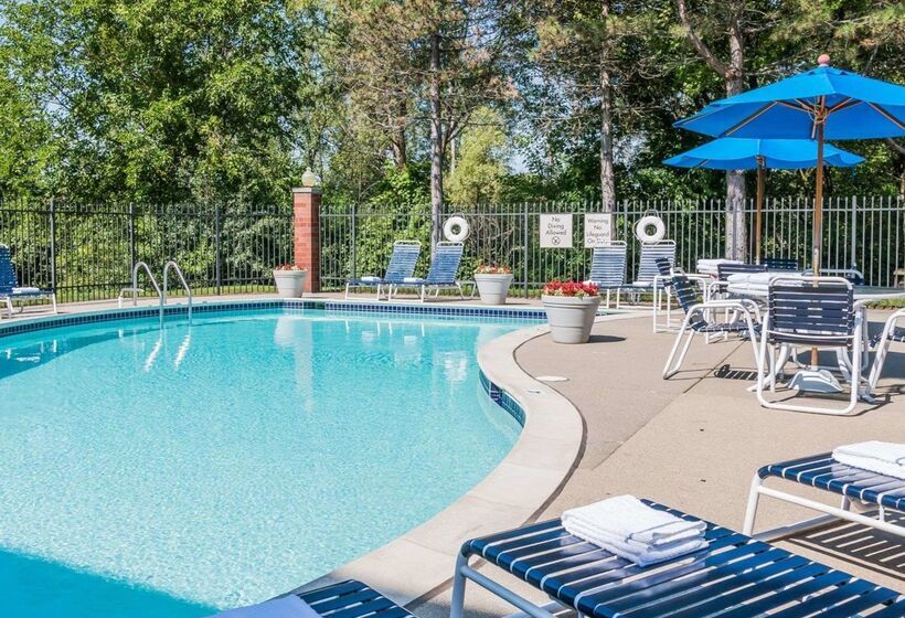 בית מלון כפרי Quality Inn Auburn Hills   Detroit North