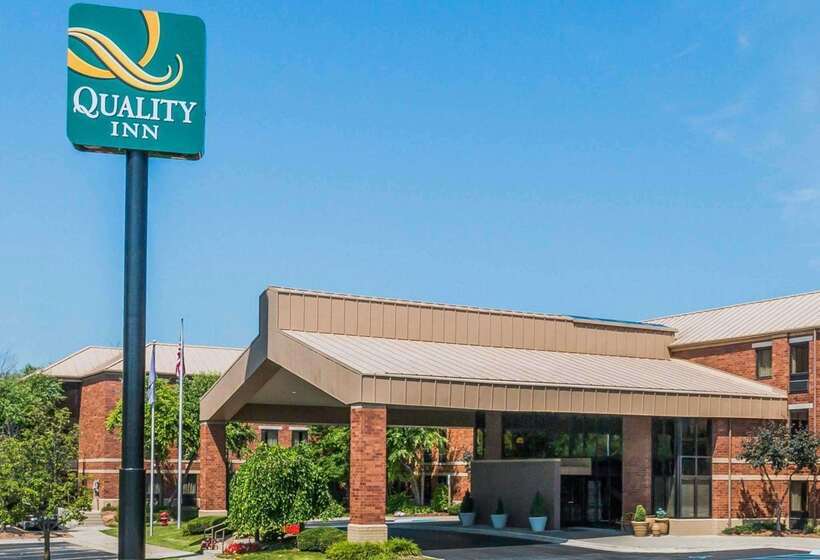 בית מלון כפרי Quality Inn Auburn Hills   Detroit North