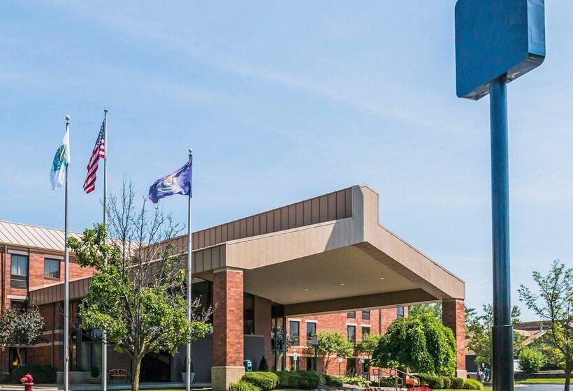 בית מלון כפרי Quality Inn Auburn Hills   Detroit North