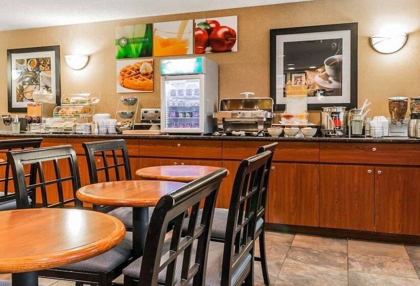 בית מלון כפרי Quality Inn Auburn Hills   Detroit North