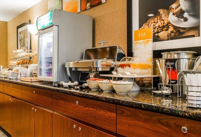 בית מלון כפרי Quality Inn Auburn Hills   Detroit North