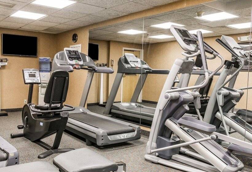 בית מלון כפרי Quality Inn Auburn Hills   Detroit North