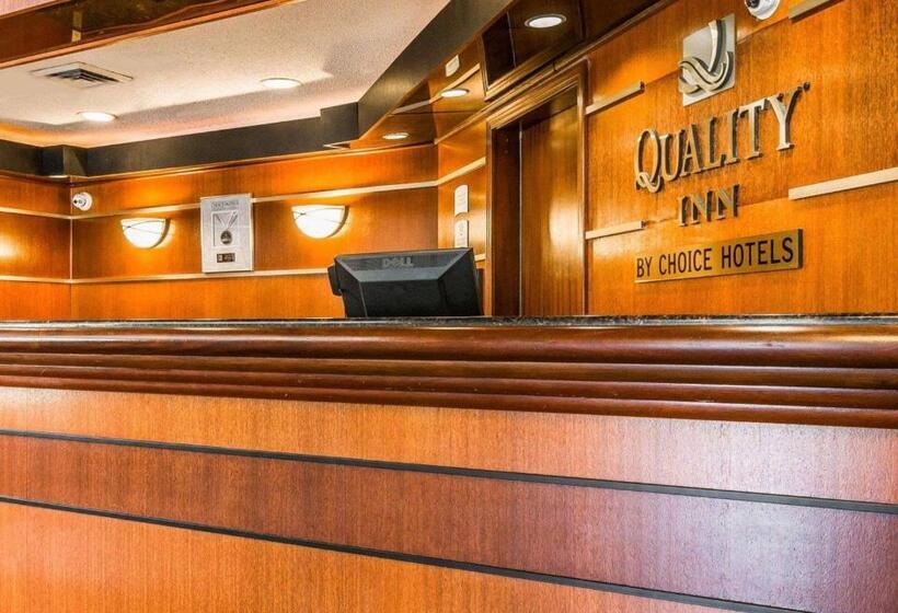 בית מלון כפרי Quality Inn Auburn Hills   Detroit North