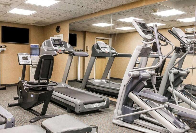 בית מלון כפרי Quality Inn Auburn Hills   Detroit North