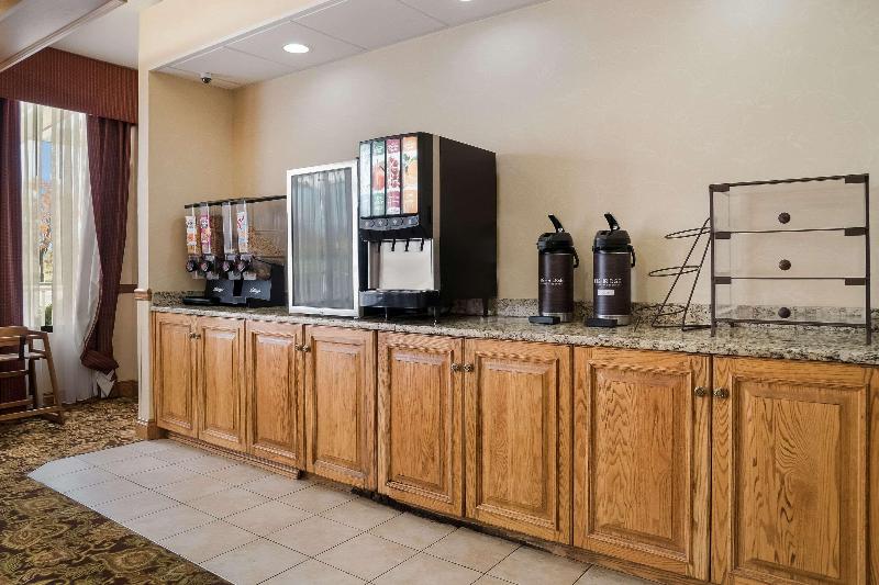 Отель Quality Inn & Suites